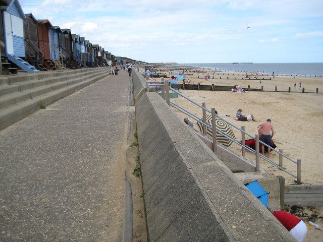 Concrete sea defence wall and promenade